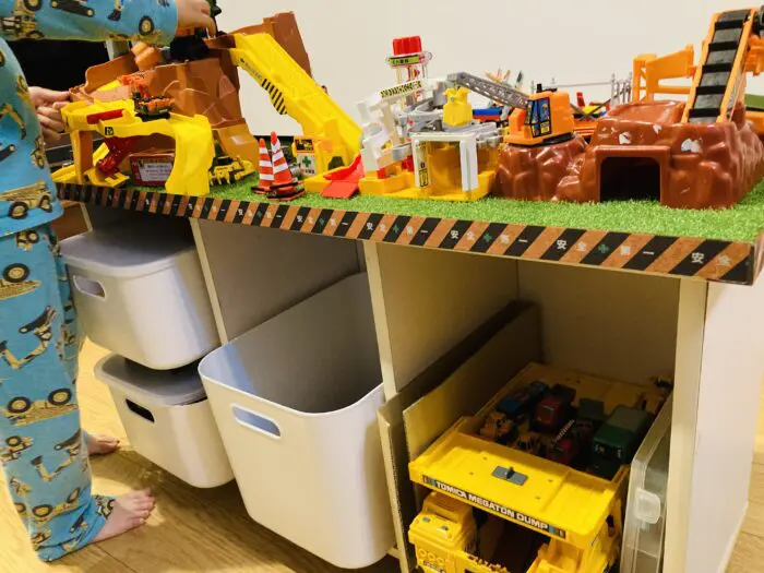 トミカタウン遊び台｜プレイテーブルをホムセン100均で簡単手作り