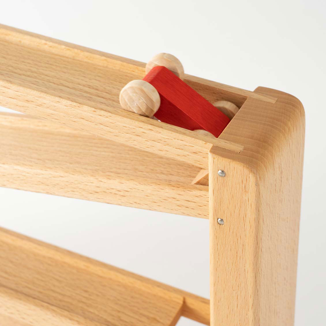 1歳さんにオススメしたいおもちゃ「クネクネバーン」の魅力とは