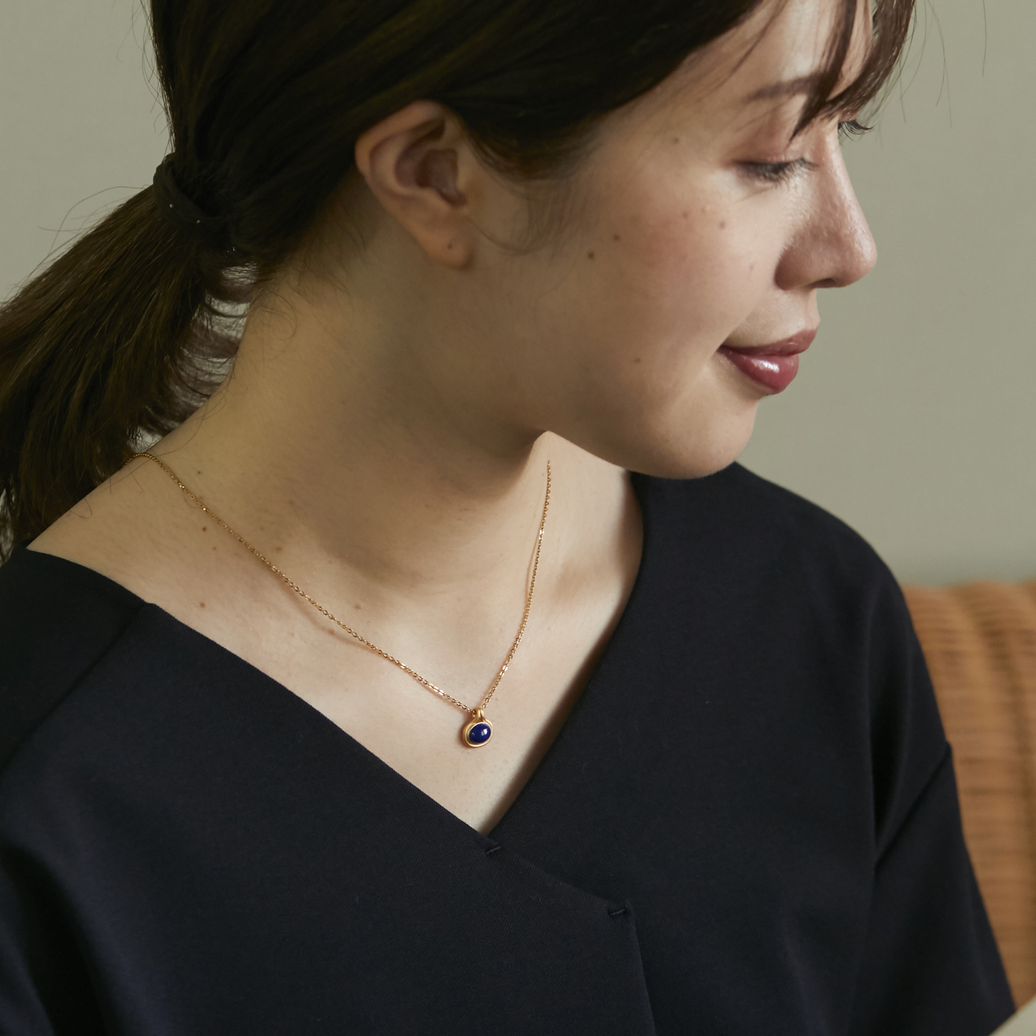 LISRIQUE/outline necklace ラピスラズリ -ジュエリーのような華やかさ