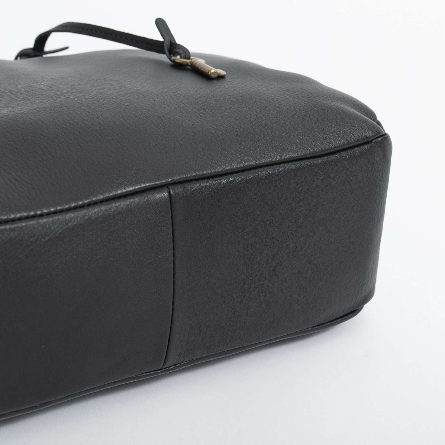 mononogu/リップボストン -口金がクラシックな、肩がけできるレザー