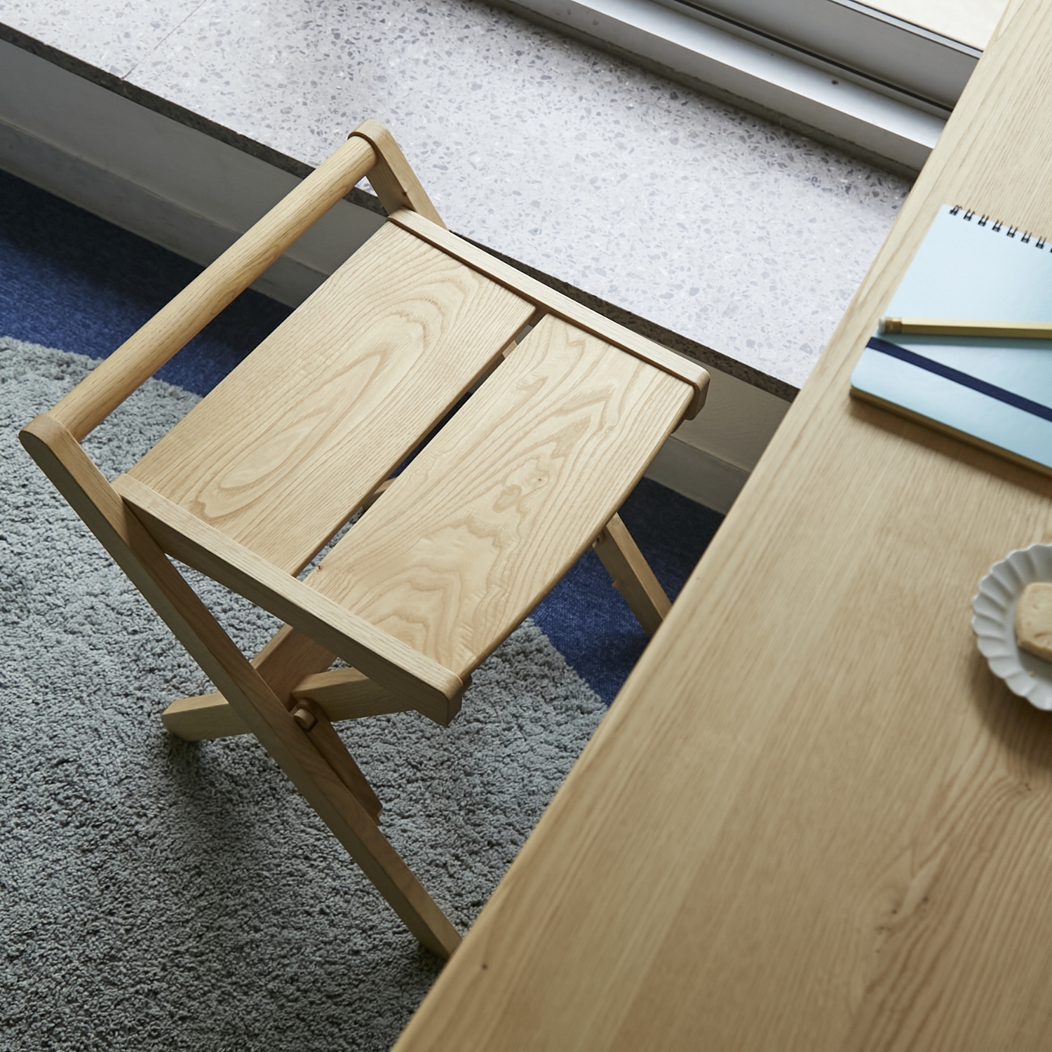 OAK VILLAGE/折りたたみスツール -いつも必要に応えてくれる無垢材の