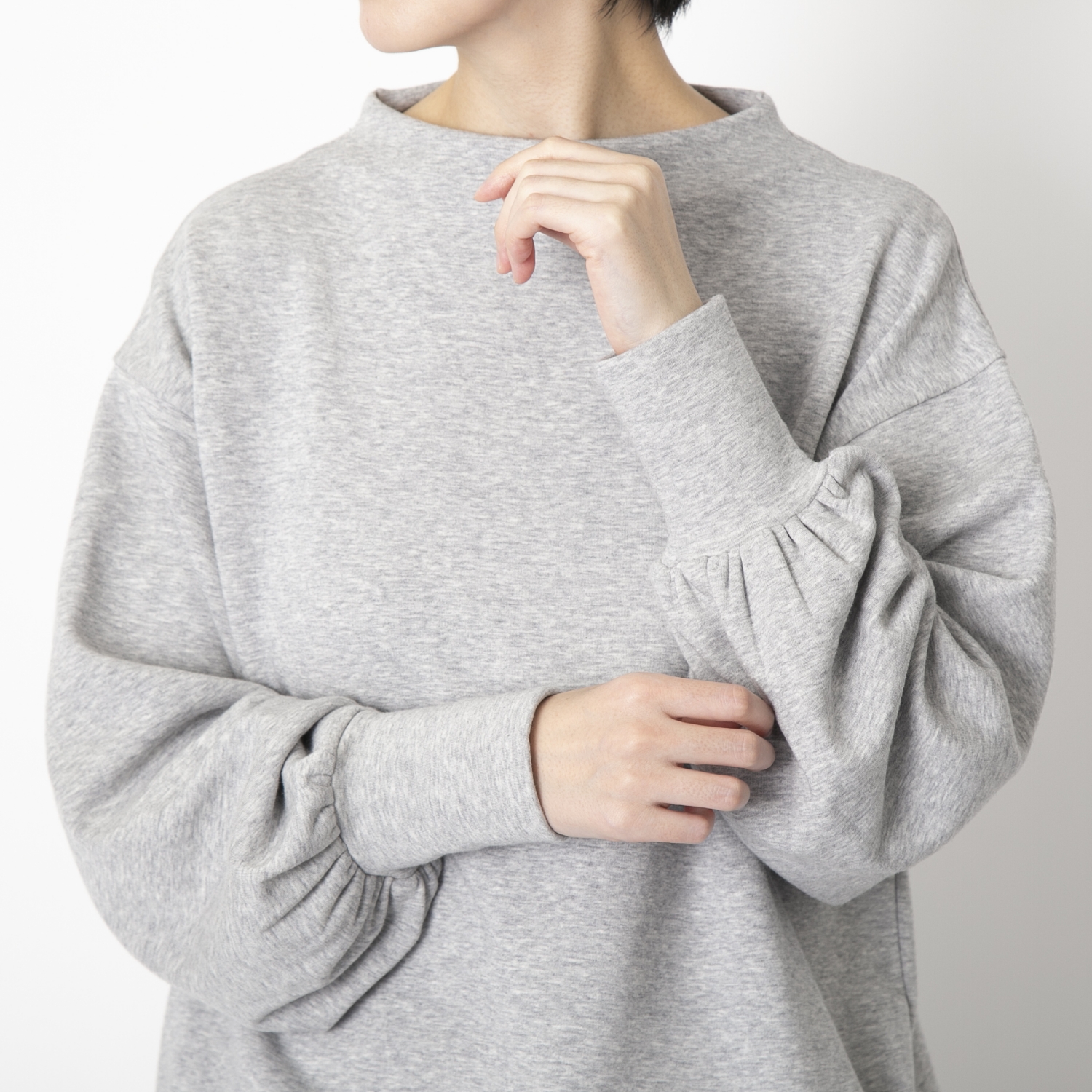 DRESS HERSELF/ウォームシルクボトルネック -スウェットの概念を覆す