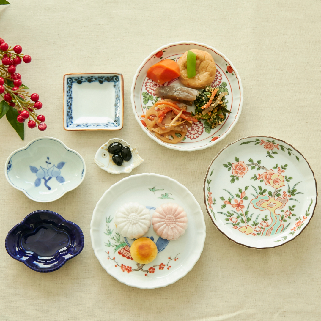 与山窯 桔梗渕4.5寸皿 赤絵花弁富士山図 -ハレの日の席を彩り豊かに