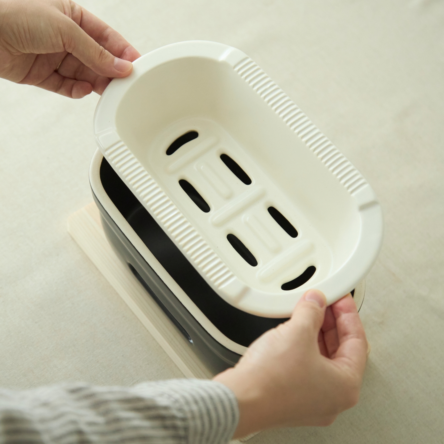 かもしか道具店/陶の炭火コンロ 角 -少ない煙で炭火焼きができる、耐熱