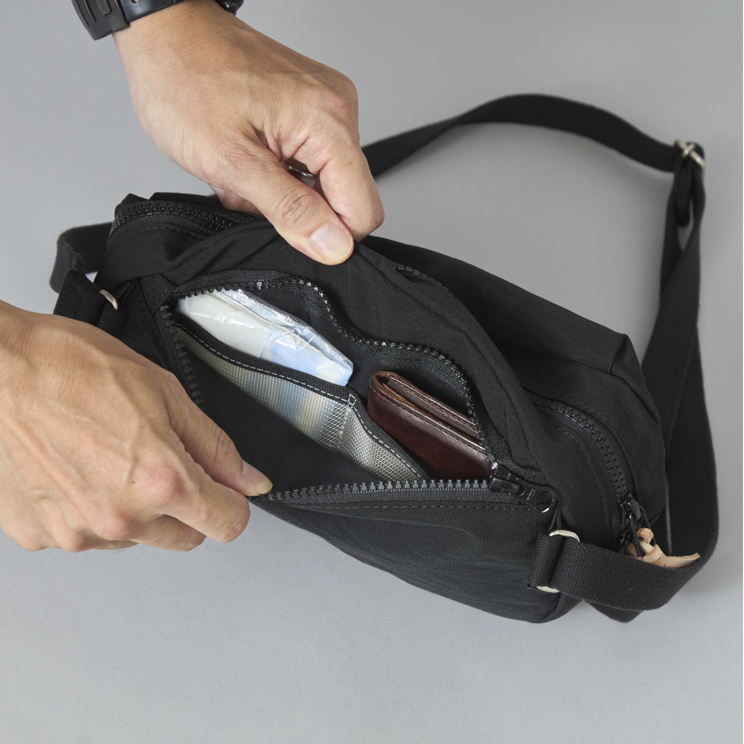 NIZYU KANO/FUKUI SIWAナイロンボディバッグS -ナイロンなのに天然素材