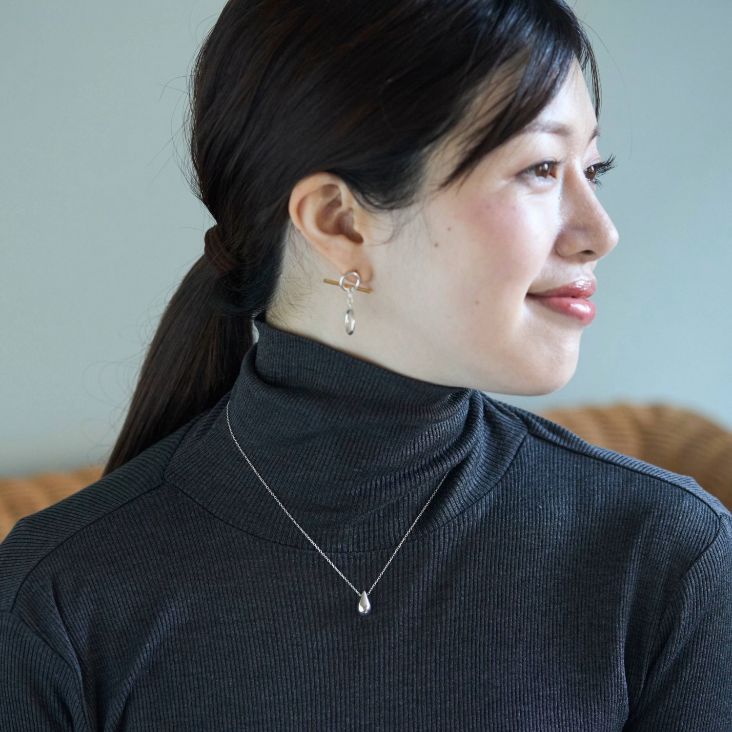 moe matsuda/マンテルピアス -女性らしさと力強さを備えたアクセサリー