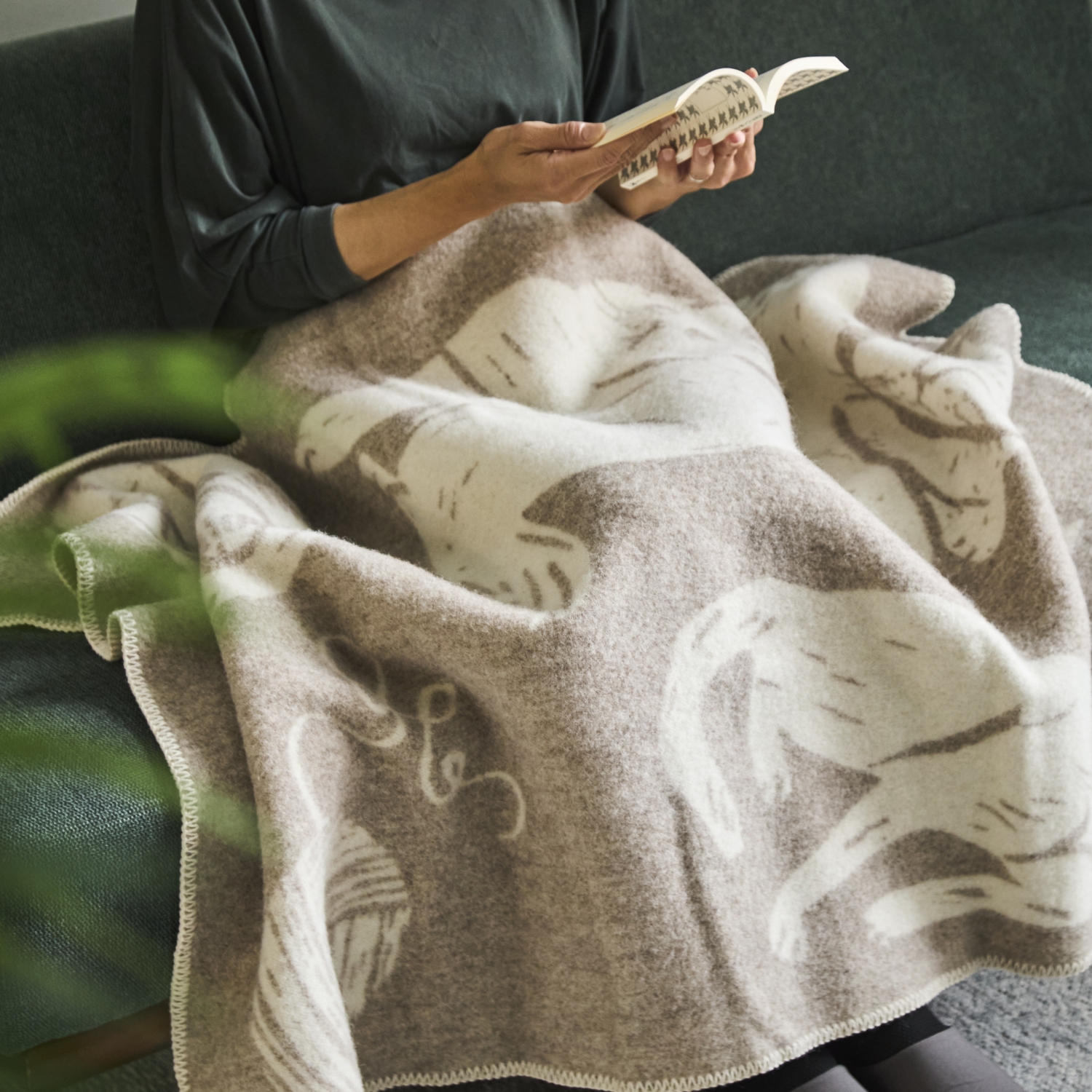 LAPUAN KANKURIT/KISSANPÄIVÄT ウールブランケット 90×130cm -愛らしい