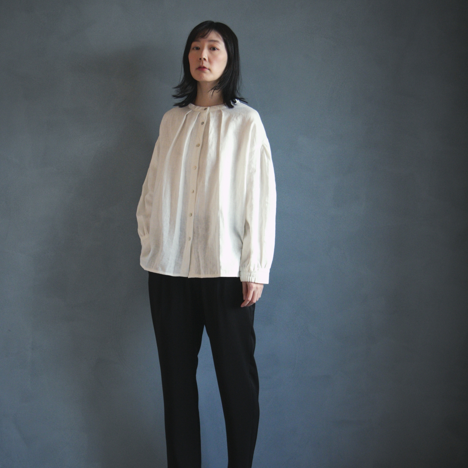 TUTIE./リネンの2WAYスタンドカラーブラウス -上質なリネンが生み出す