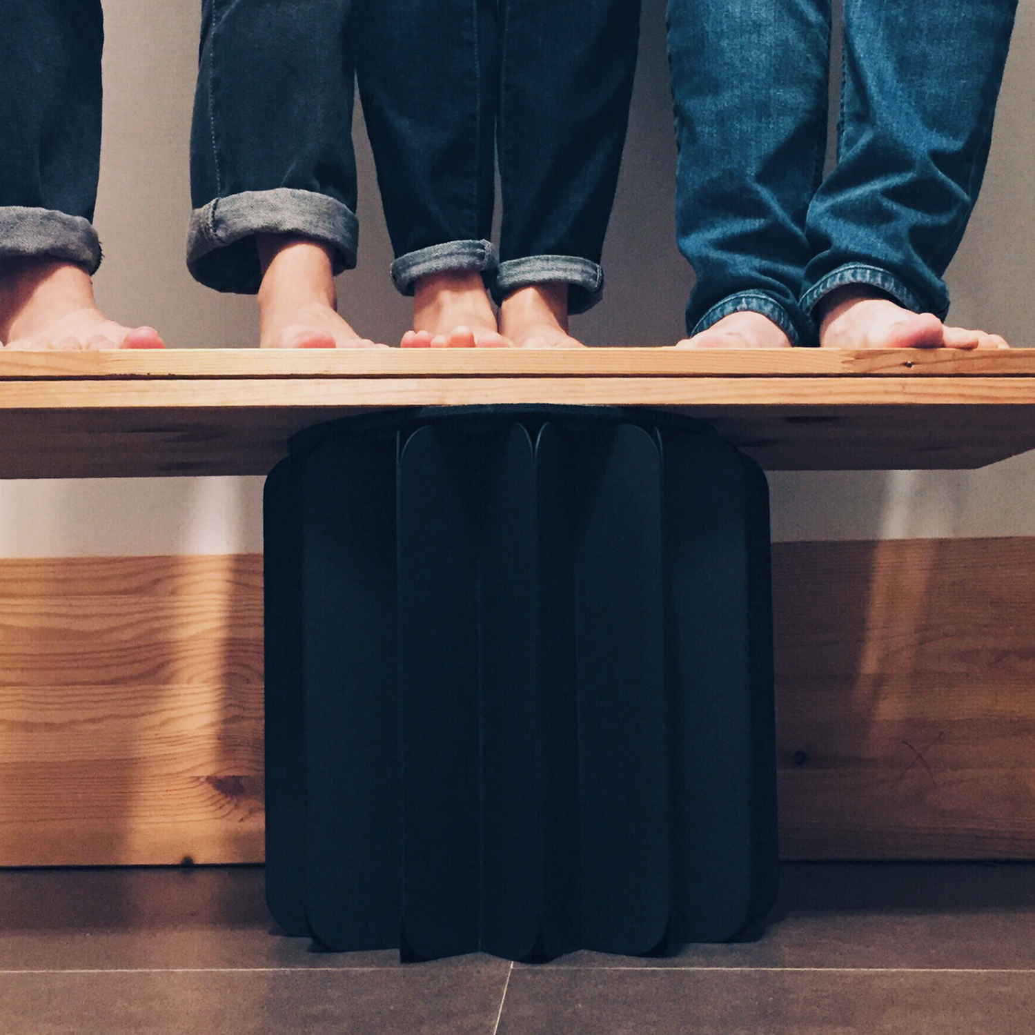 ブックニチュア -本が変身！収納場所に困らない折りたたみ椅子