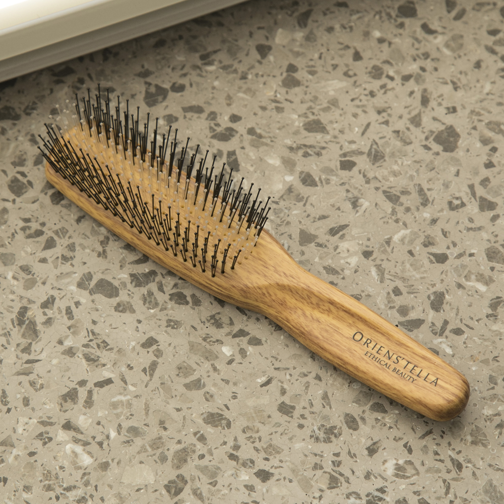 ORIENS'TELLA/スカルプクリーンブラシ -頭皮を整えるのが、すべての