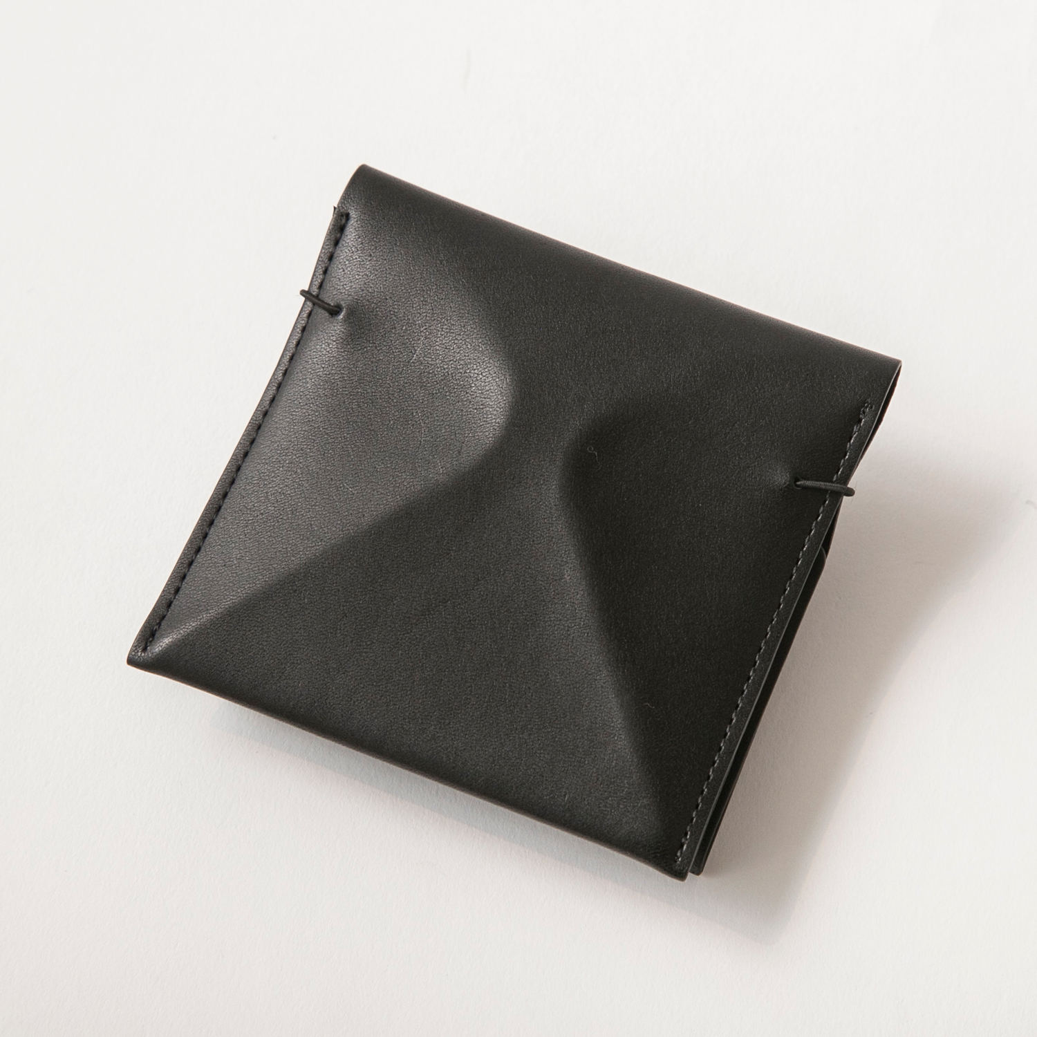 MYNUS/FLIP UP WALLET plus -ワンアクションで開くストレスフリーな