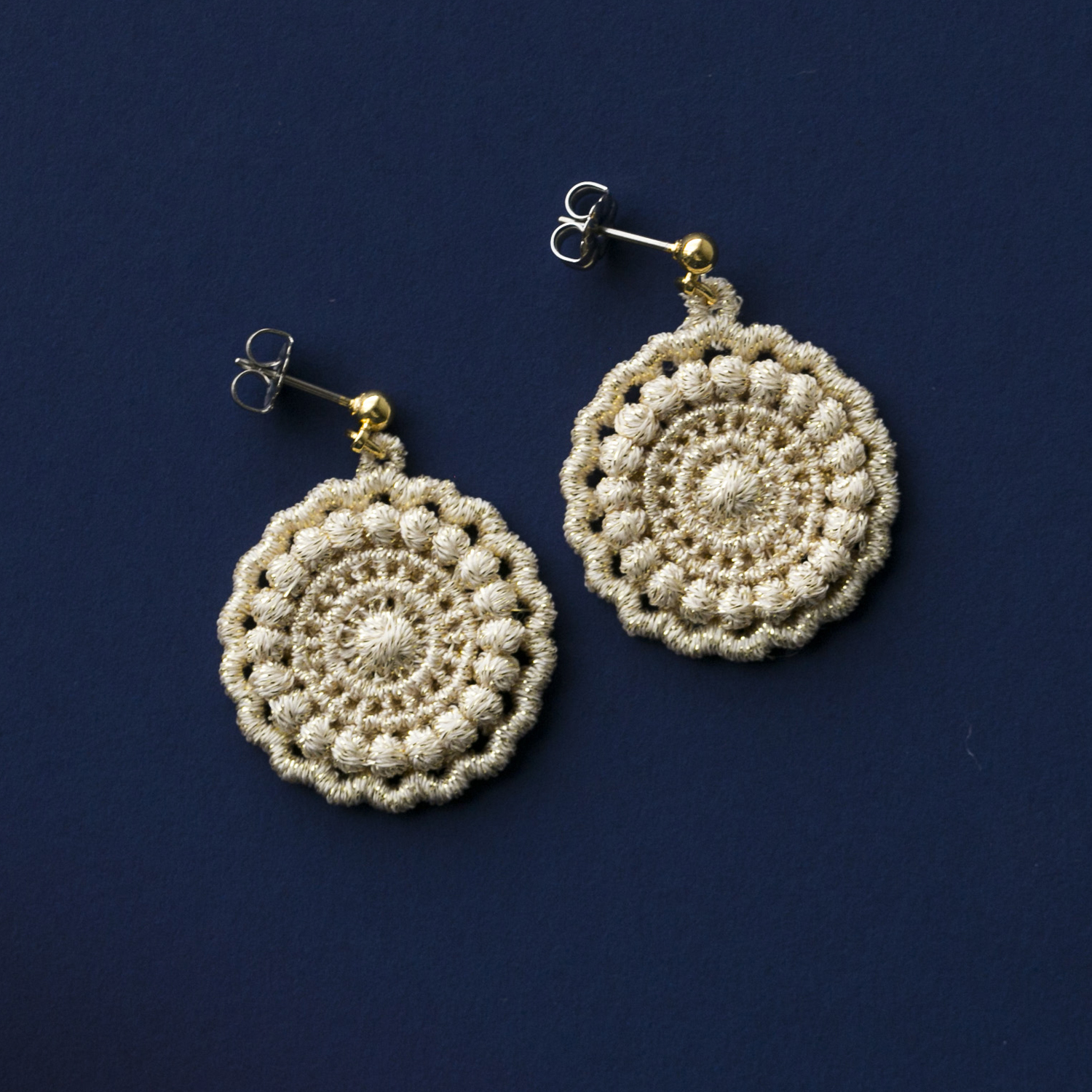 000/レース ホイール ピアス -刺繍職人がつくりだす、繊細で美しい