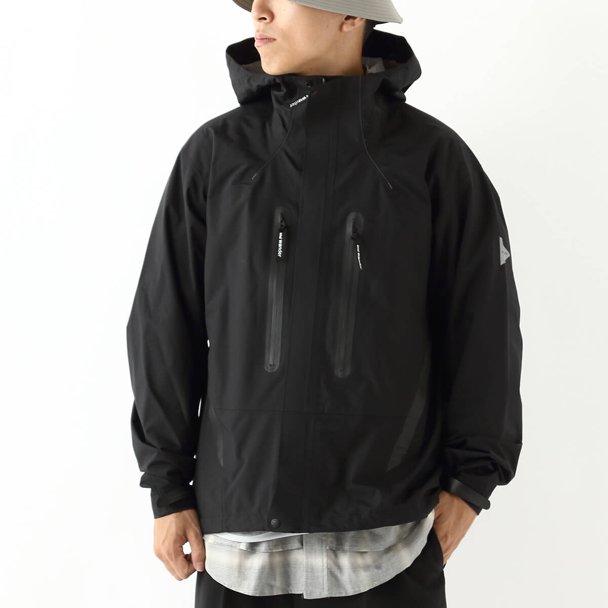 and wander アンドワンダー 2.5L ハイカーレインジャケット｜SUNDAY