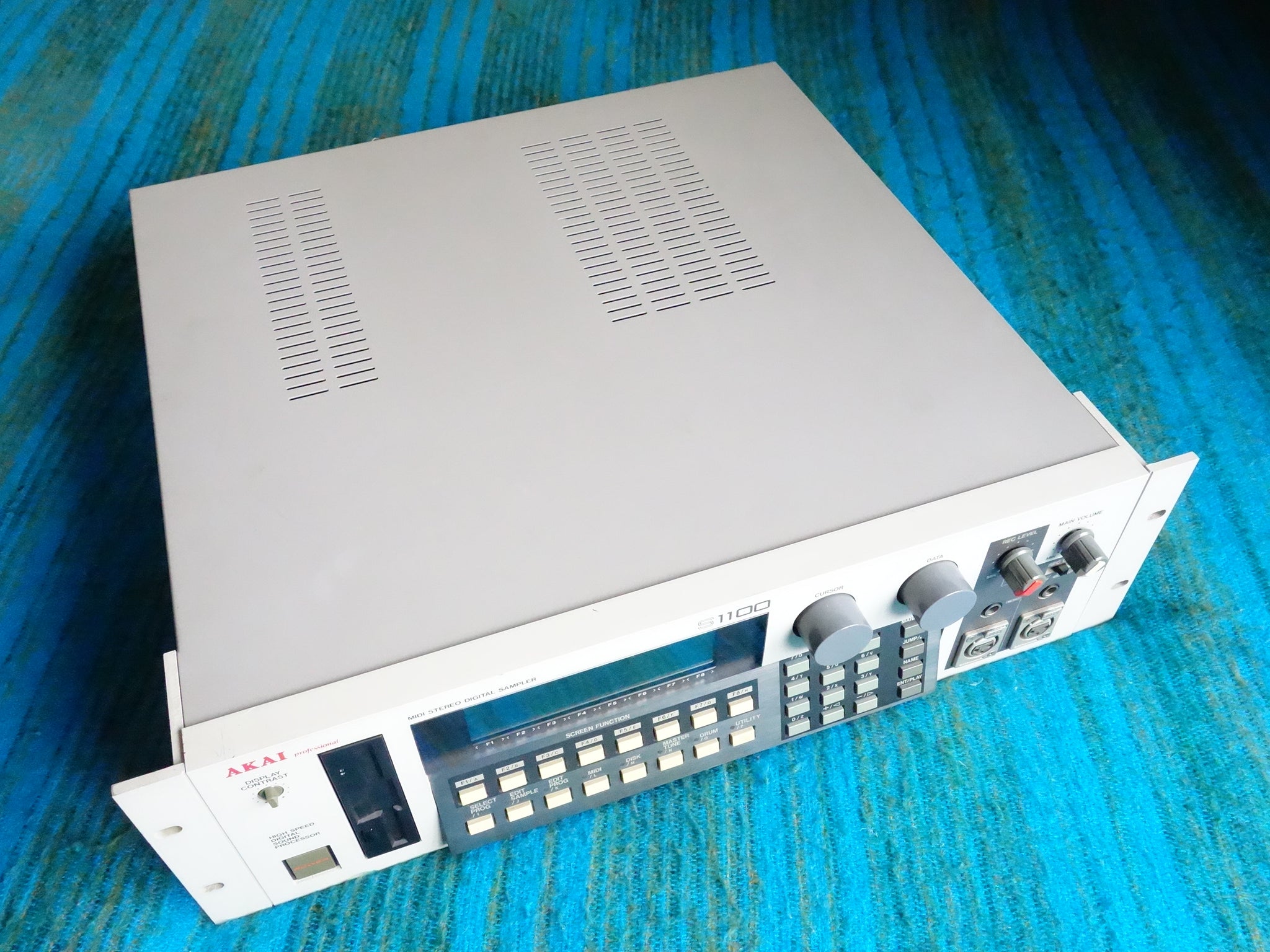 Akai S1100 MIDI Stereo Digital Sampler OS 4.3 / 4MB Memory