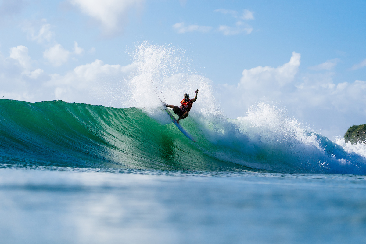 日本の五十嵐カノアはオープニングラウンドをトップ通過。CT第6戦