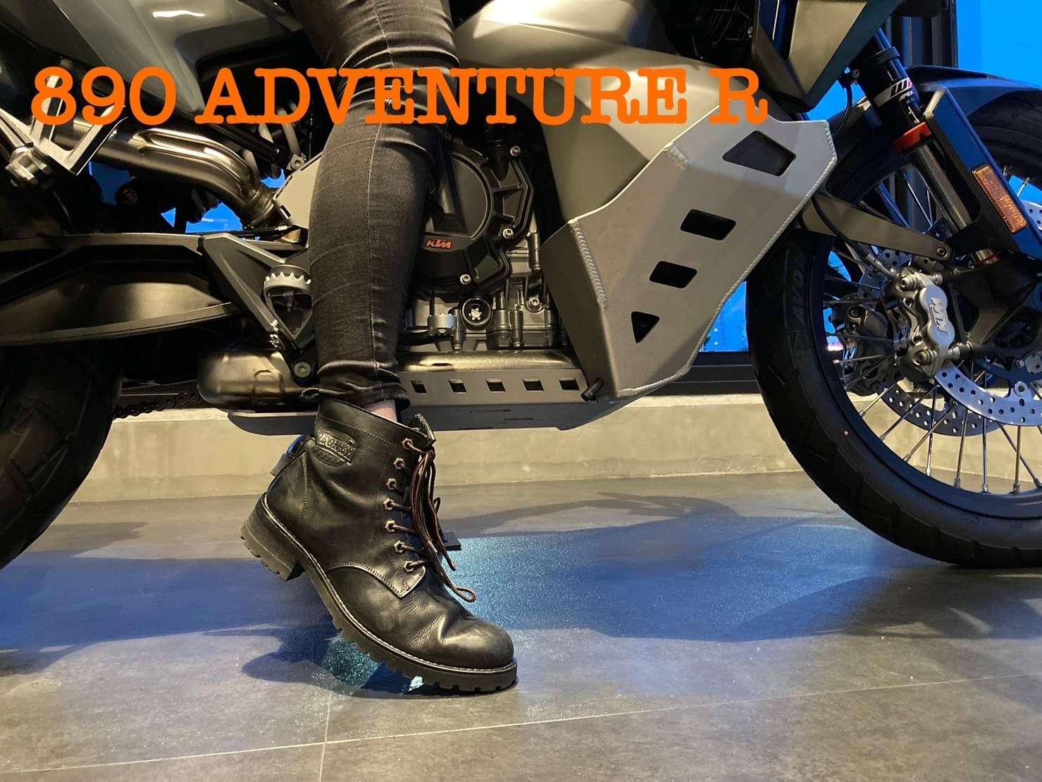 🍊車両紹介：890 ADVENTURE Rの足つき編🍊】 | 二輪に関するさまざまな