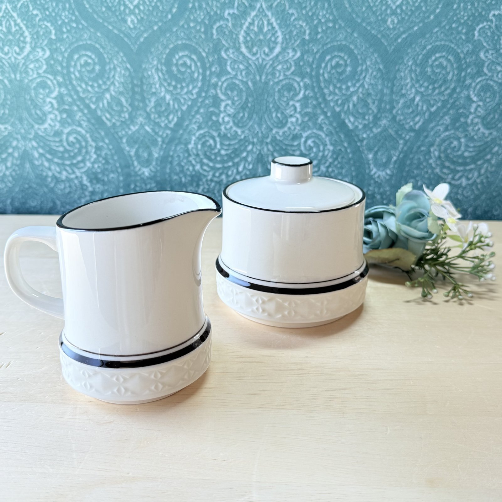 純喫茶 charcoal chateau モダンラインのミルクポット 角砂糖入れ