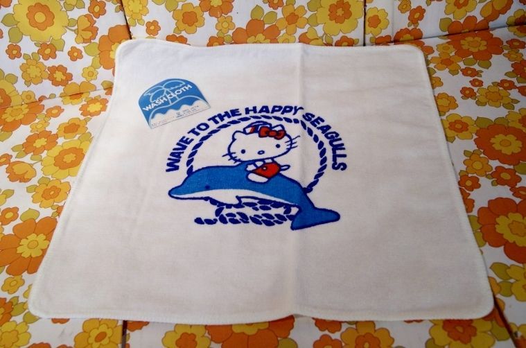サンリオ ハローキティ WASH CLOTH ハンドタオル 旧ロゴ 状態2種 NS35