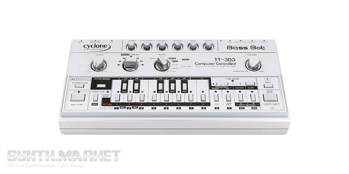 Cyclone Analogic Bass Bot TT-303: Bass Synthesizer